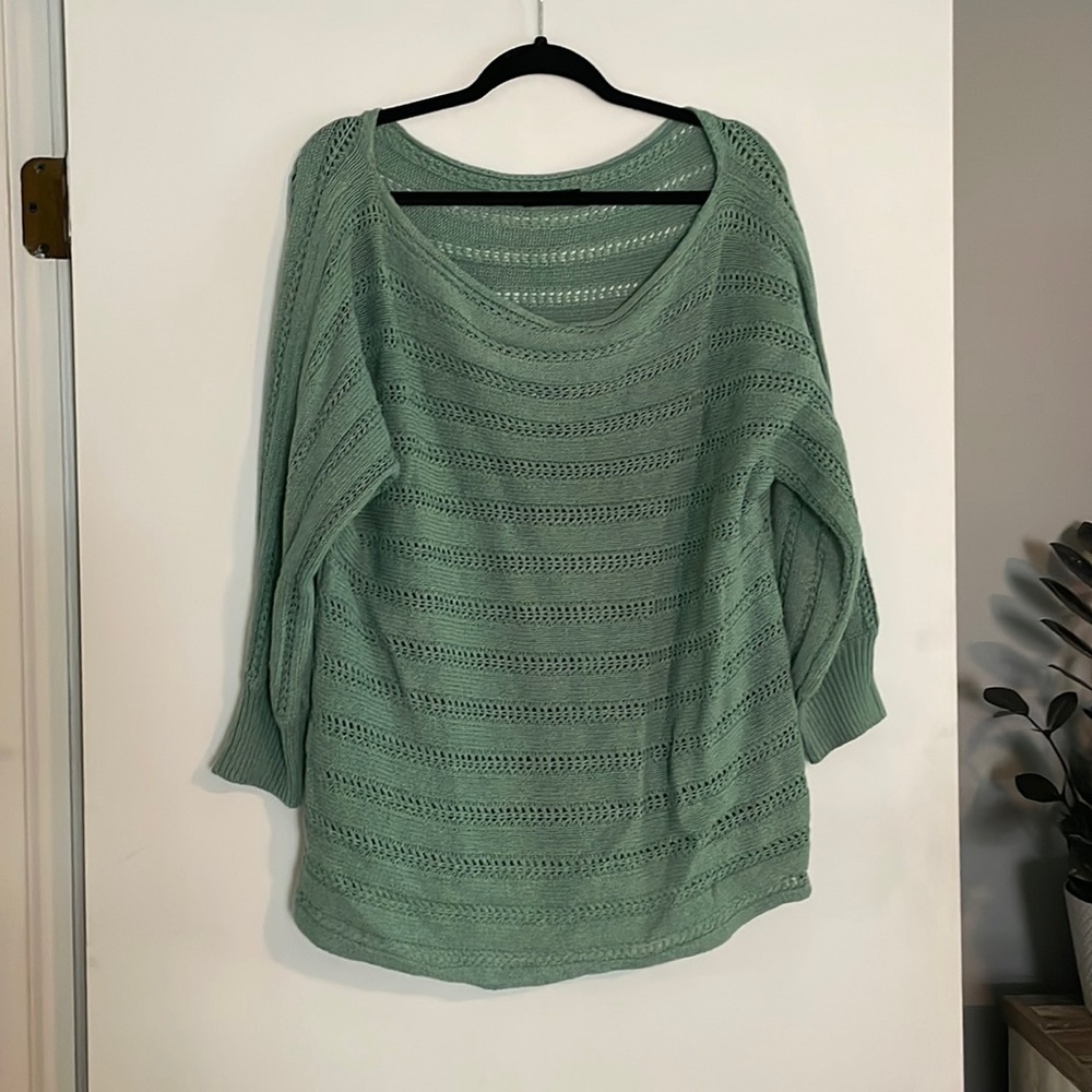 Off shoulder shirt/sweater